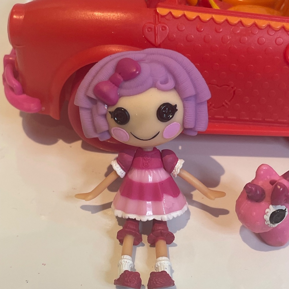 LaLaLoopsy ๐Mini RC Cruiser car with mini doll & tinies pet - Picture 9 of 12